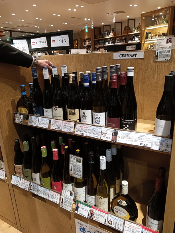 お酒屋さんインタビュー】『ヘレンのワインがあるトコロ』vol.8 SAKE